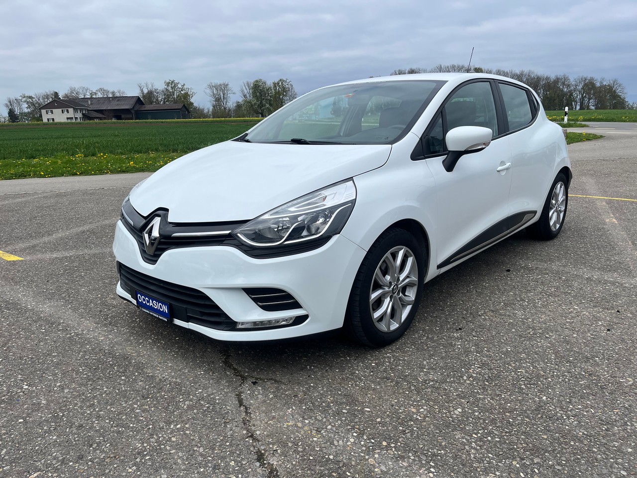 RENAULT Clio 1.2 16V T GT Line-image-2
