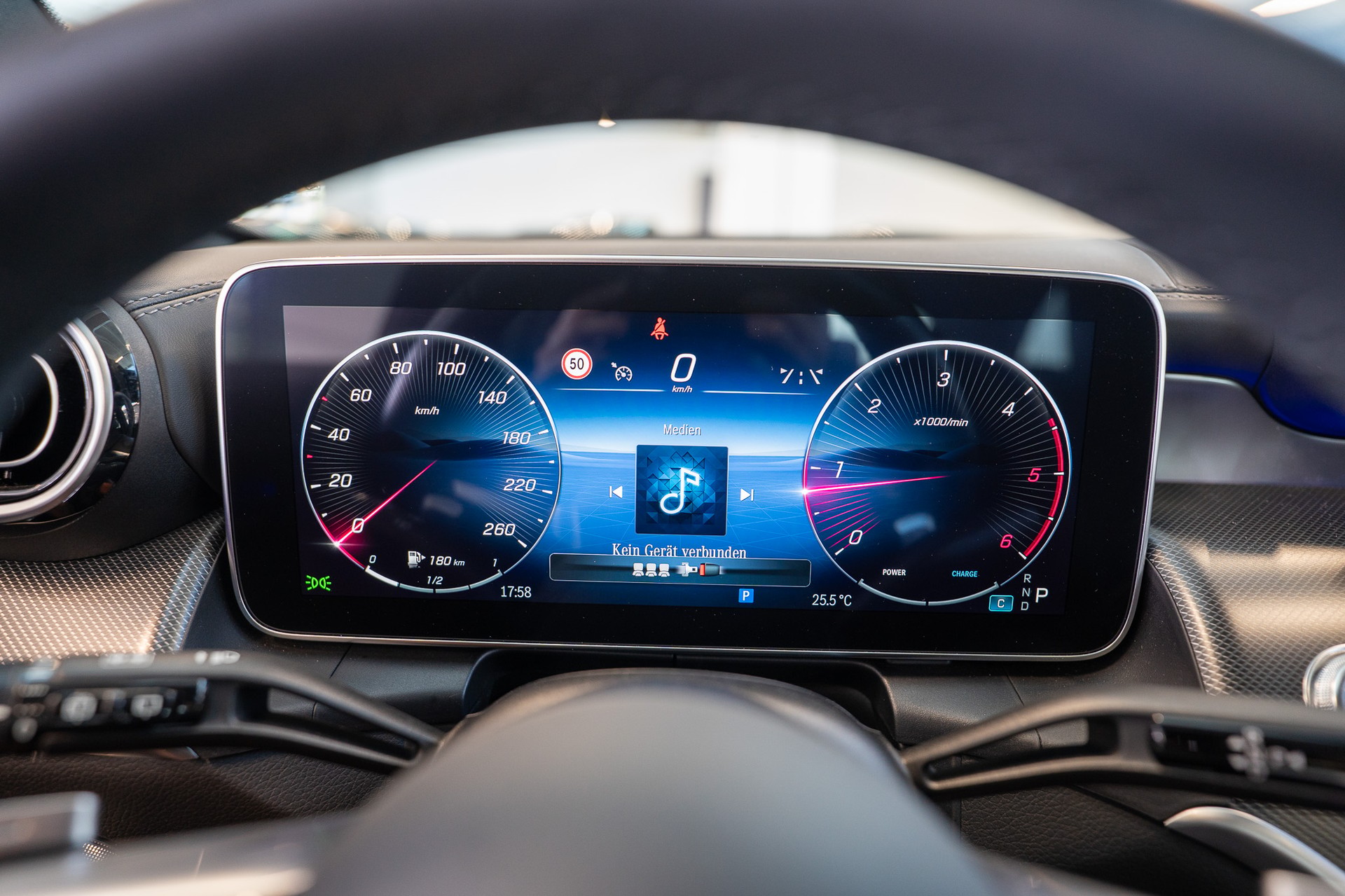 MERCEDES-BENZ GLC 220 d AMG Line 4matic / Panorama-Schiebedach / Ambiente-Beleuchtung / Sitzheizung-image-18