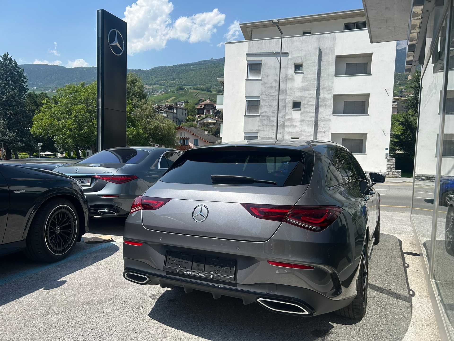 MERCEDES-BENZ CLA Shooting Brake 250 4Matic AMG Line Swiss Star-image-4
