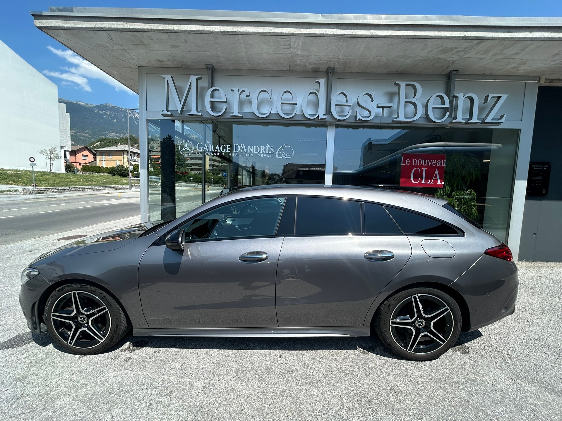 MERCEDES-BENZ CLA Shooting Brake 250 4Matic AMG Line Swiss Star-showroom-element-2
