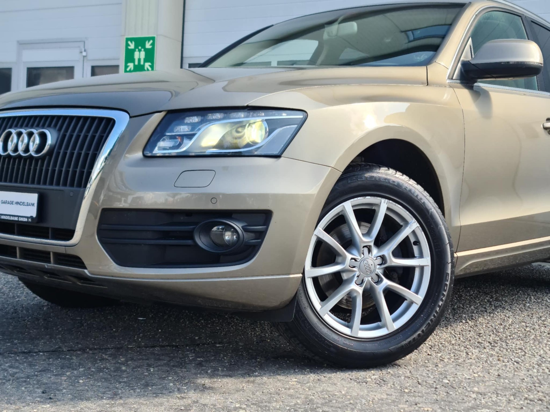 AUDI Q5 2.0 TFSI quattro S-tronic-showroom-element-1