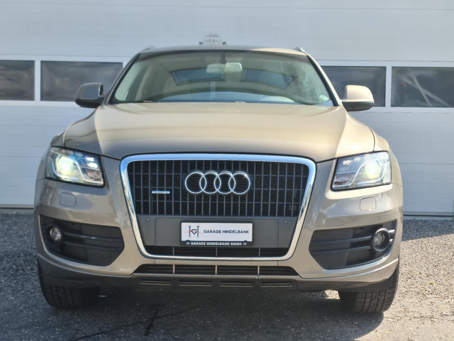 AUDI Q5 2.0 TFSI quattro S-tronic-showroom-element-2