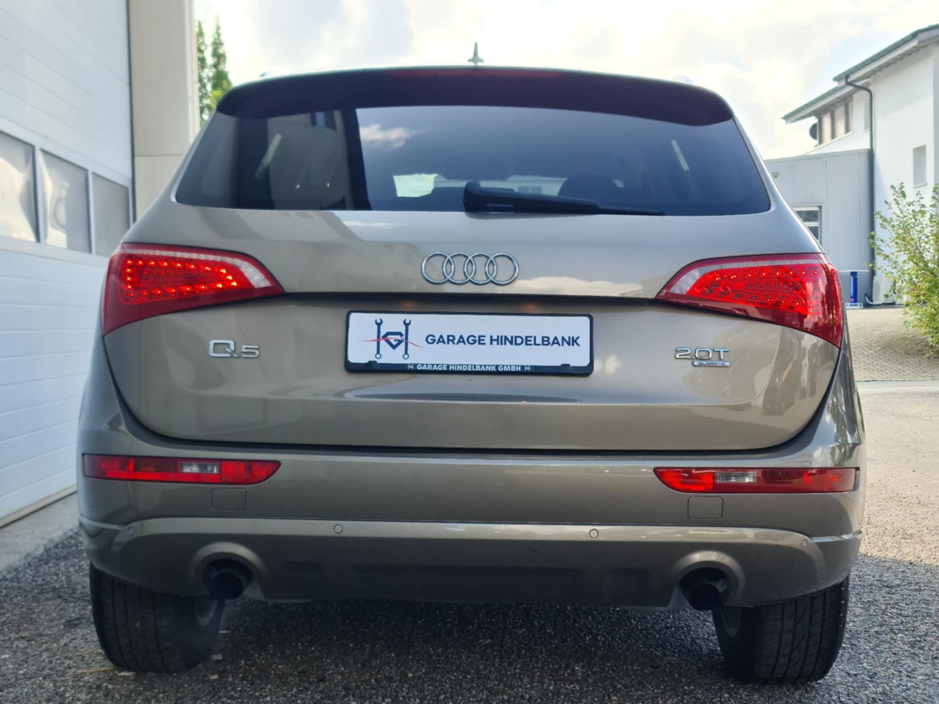 AUDI Q5 2.0 TFSI quattro S-tronic-image-10
