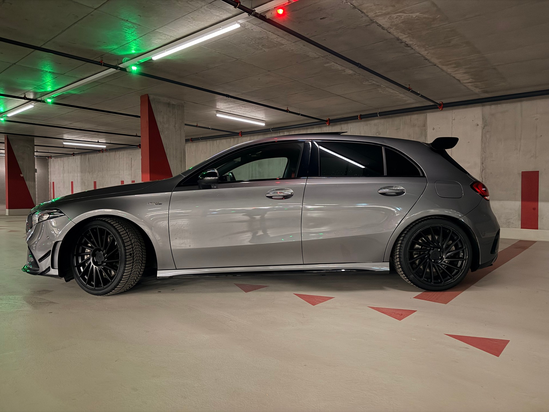 MERCEDES-BENZ A 35 AMG 4matic-image-1