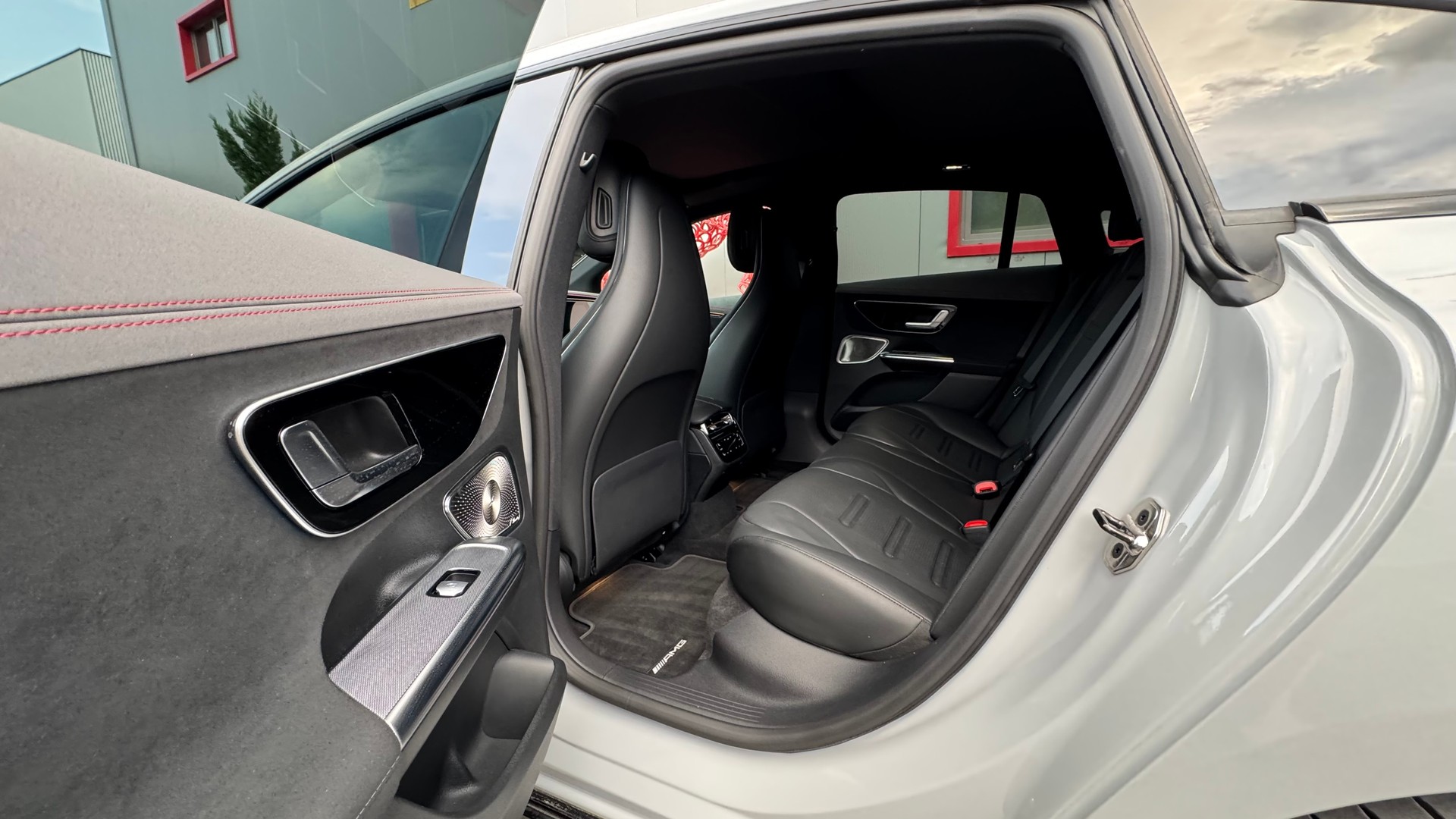 MERCEDES-BENZ EQE 43 AMG 4 Matic-image-16