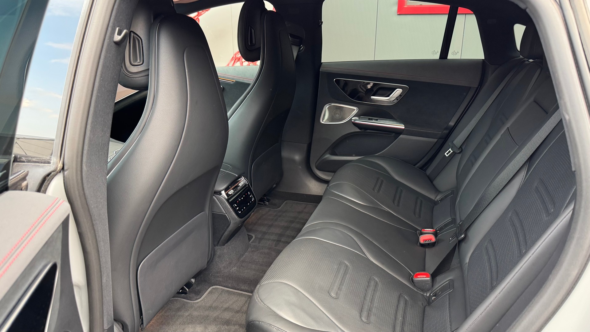 MERCEDES-BENZ EQE 43 AMG 4 Matic-image-17