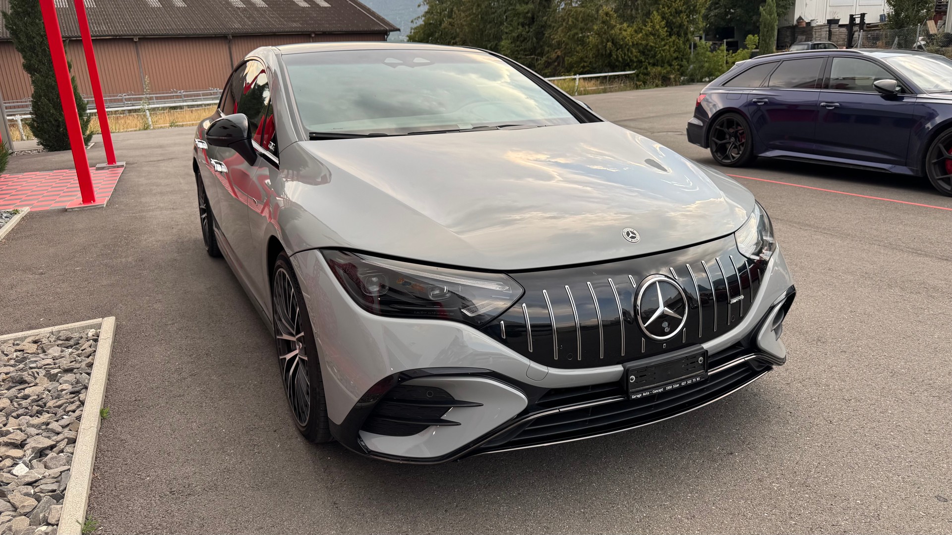 MERCEDES-BENZ EQE 43 AMG 4 Matic-showroom-element-3