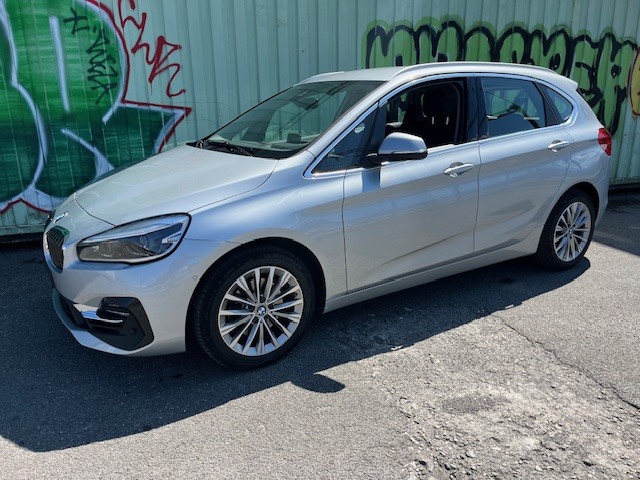 BMW 220i Active Tourer DKG Luxury Line-image-1