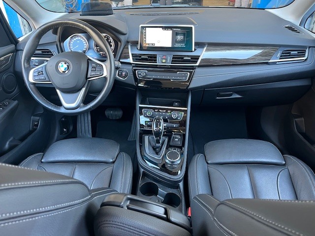 BMW 220i Active Tourer DKG Luxury Line-image-12