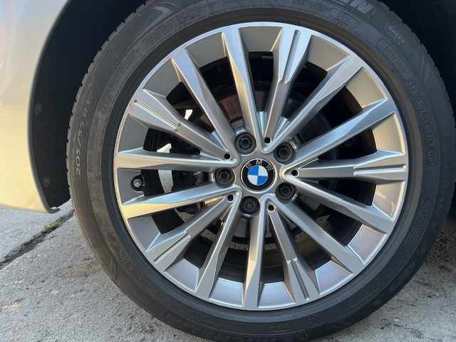 BMW 220i Active Tourer DKG Luxury Line-image-15