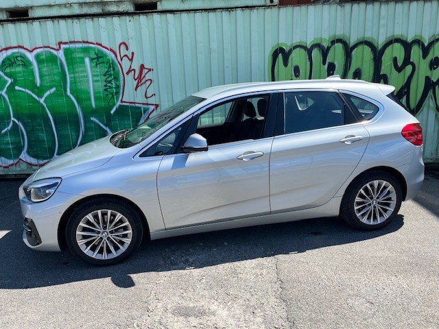 BMW 220i Active Tourer DKG Luxury Line-image-2