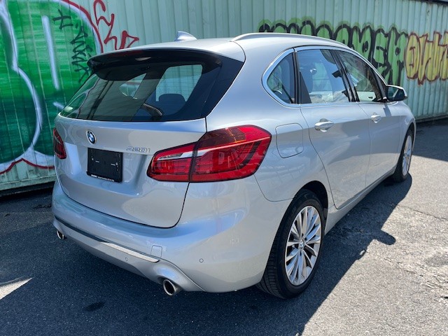 BMW 220i Active Tourer DKG Luxury Line-image-5