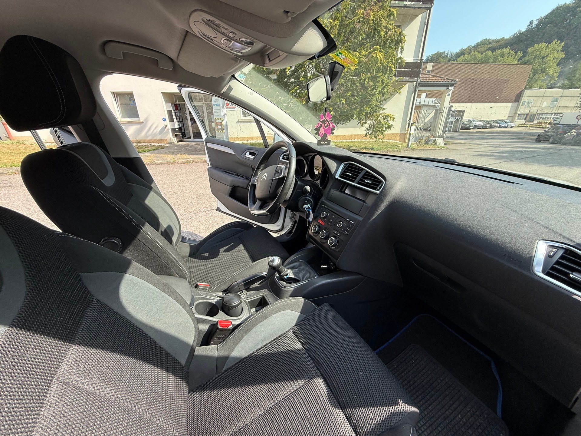 CITROEN C4 1.2 Pure Tech Feel Edition-image-12