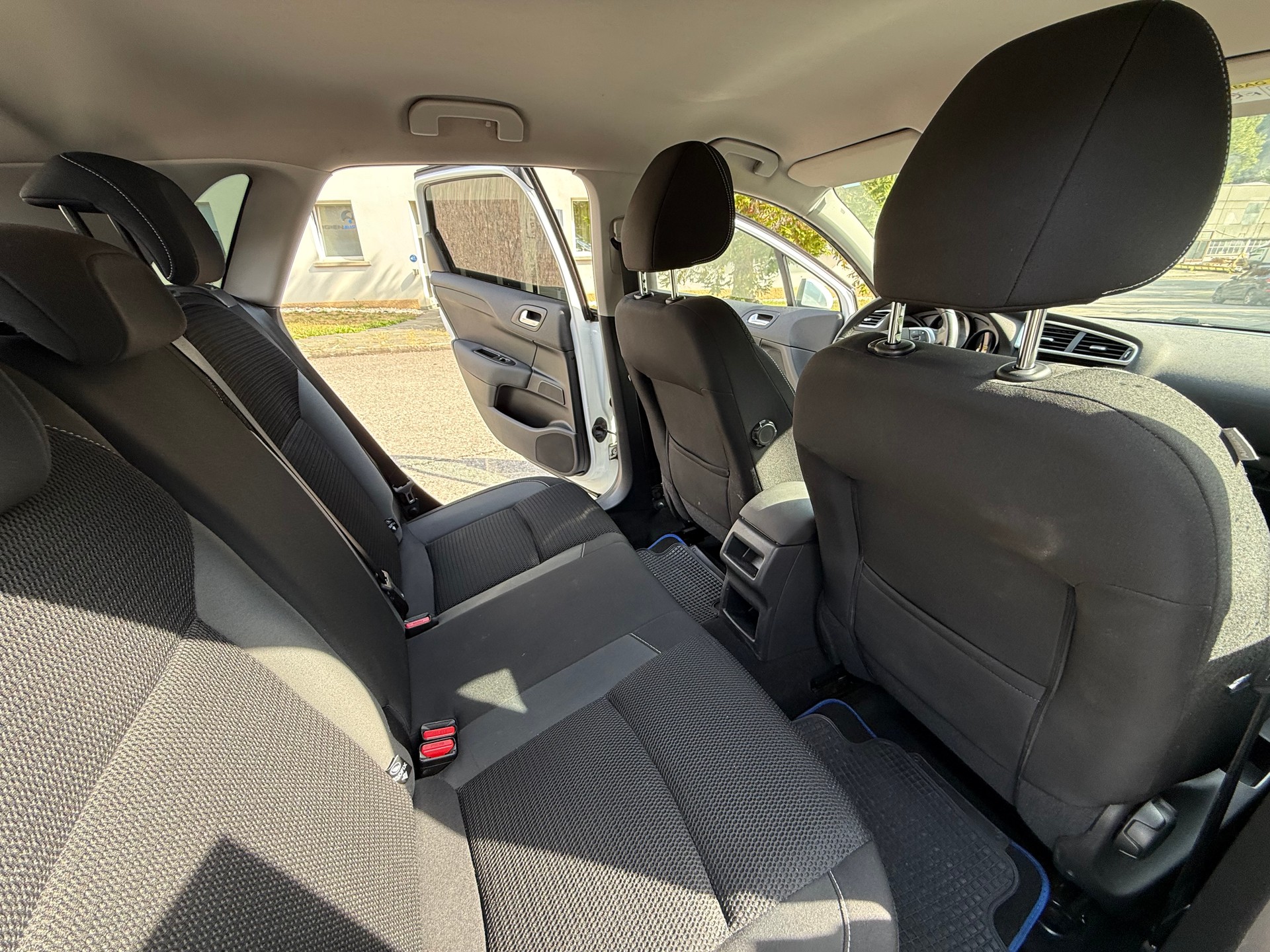 CITROEN C4 1.2 Pure Tech Feel Edition-image-11
