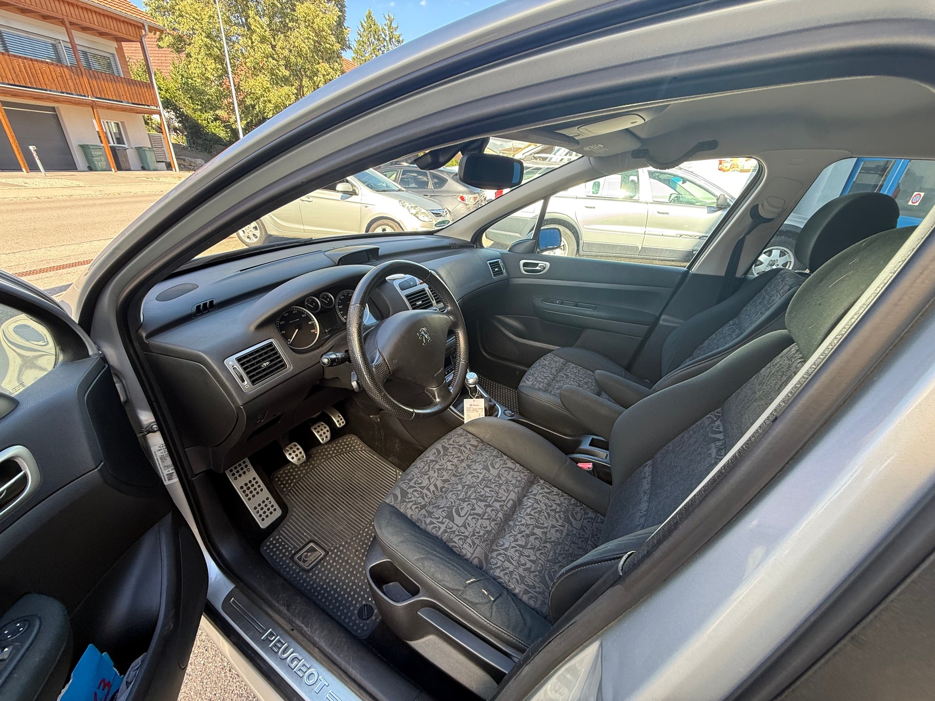 PEUGEOT 307 1.6 16V XS-image-8