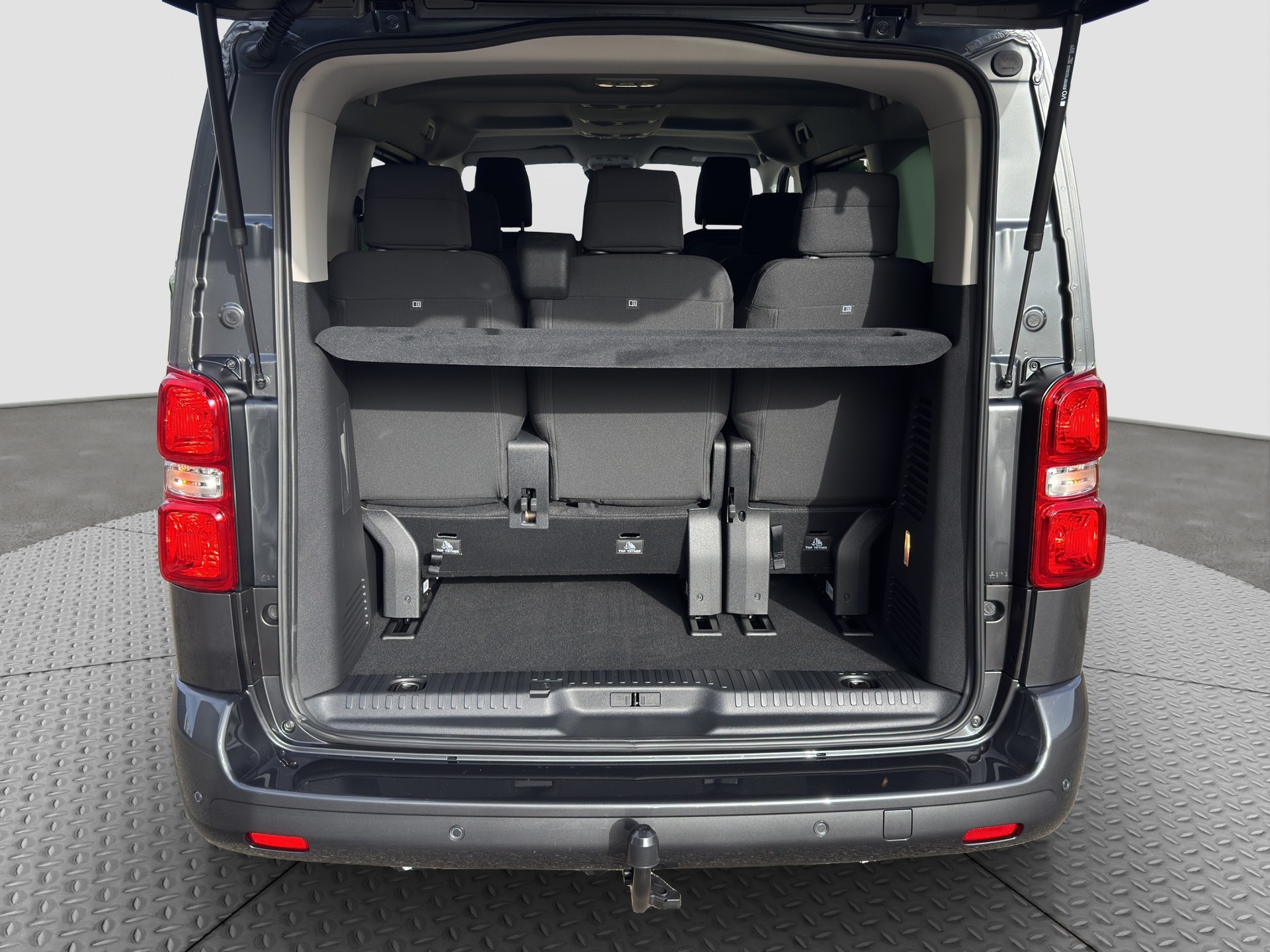 PEUGEOT Traveller 2.2 BlueHDi Family Edition Standard EAT8-image-18