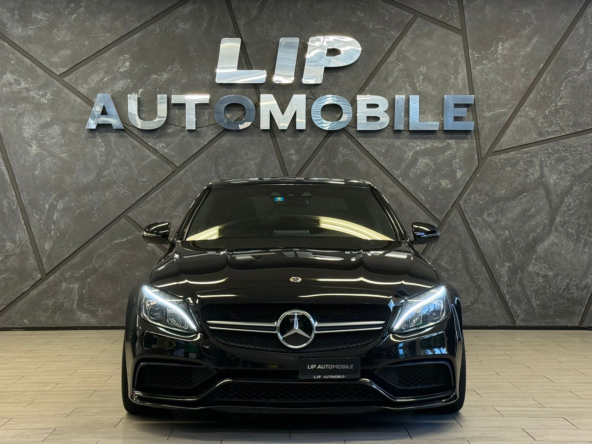 MERCEDES-BENZ C 63 AMG Speedshift-showroom-element-1
