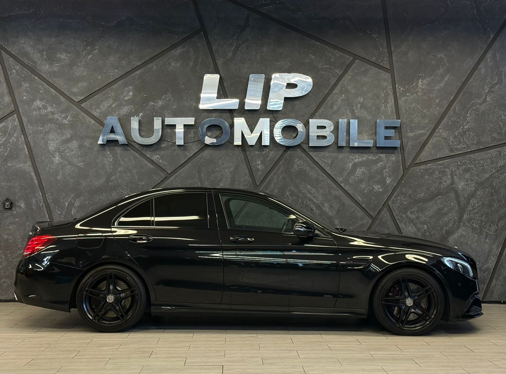 MERCEDES-BENZ C 63 AMG Speedshift-showroom-element-3