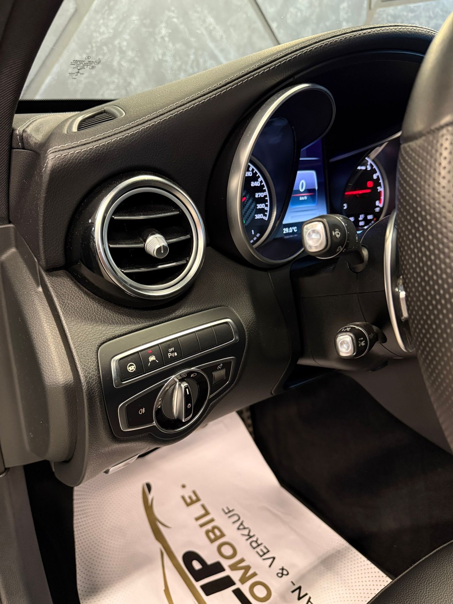 MERCEDES-BENZ C 63 AMG Speedshift-image-13