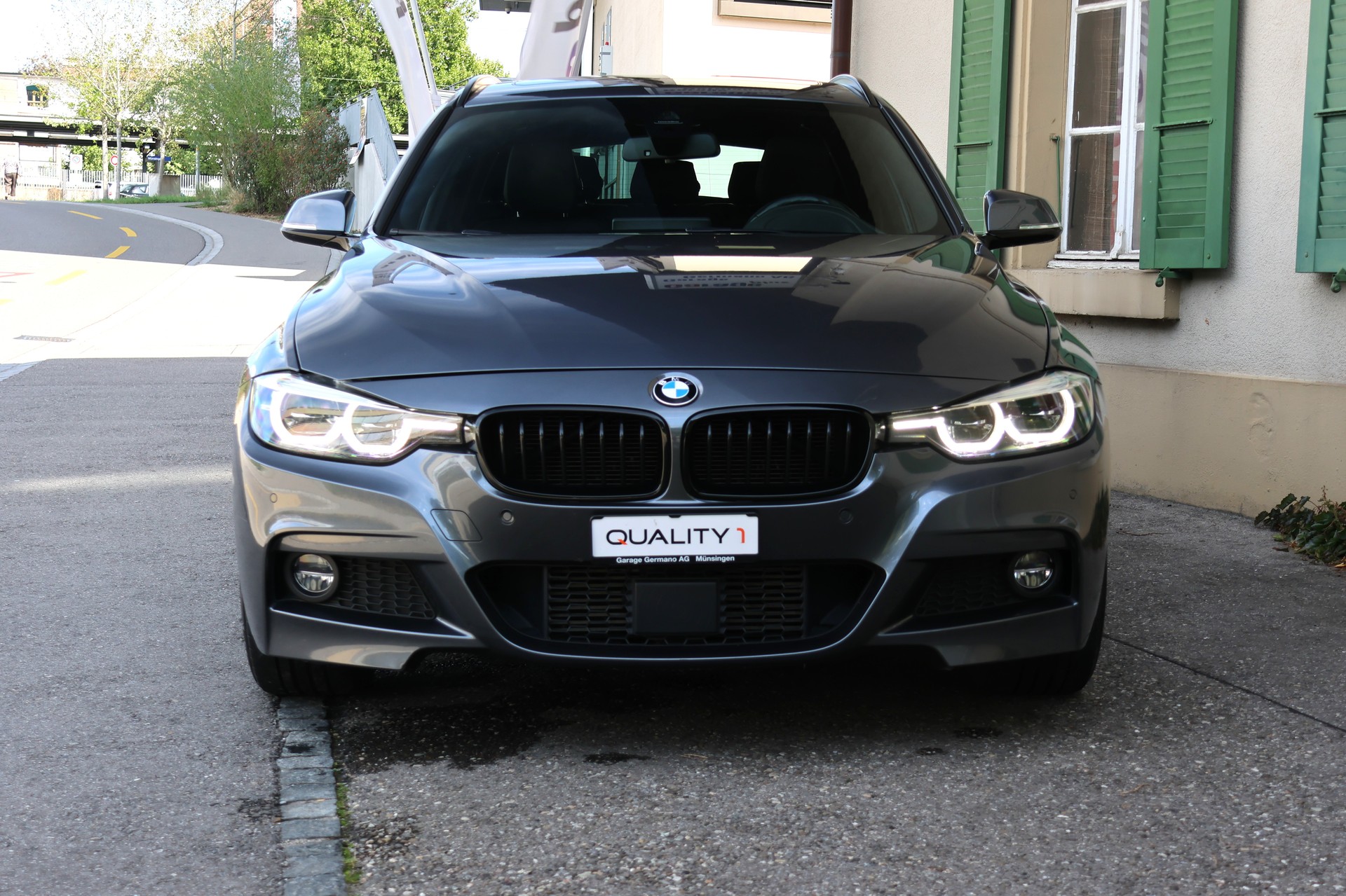 BMW 330d xDrive Touring Edition M Sport Steptronic (CH)-showroom-element-1