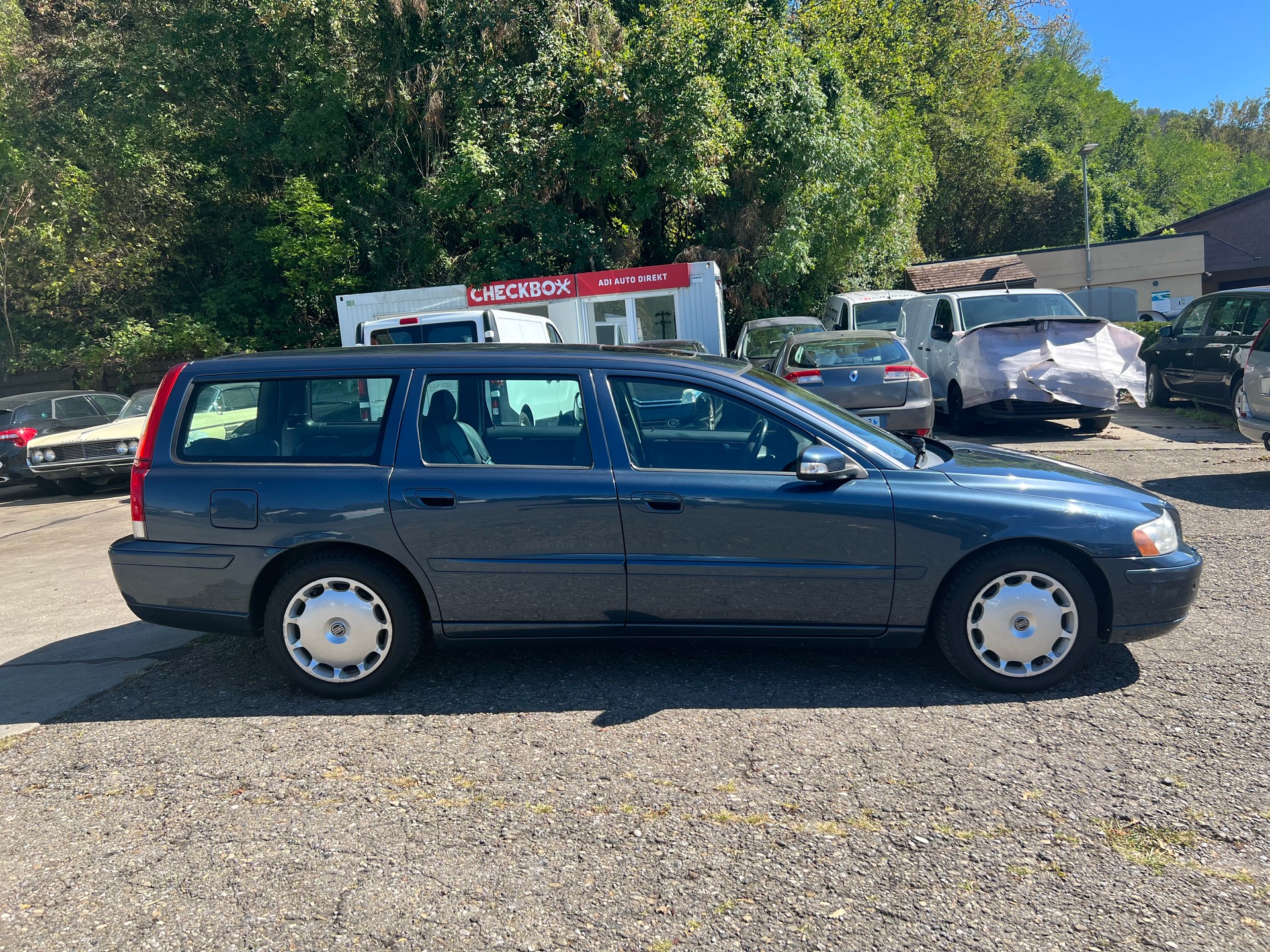 VOLVO V70 2.4D Momentum Geartronic-image-5