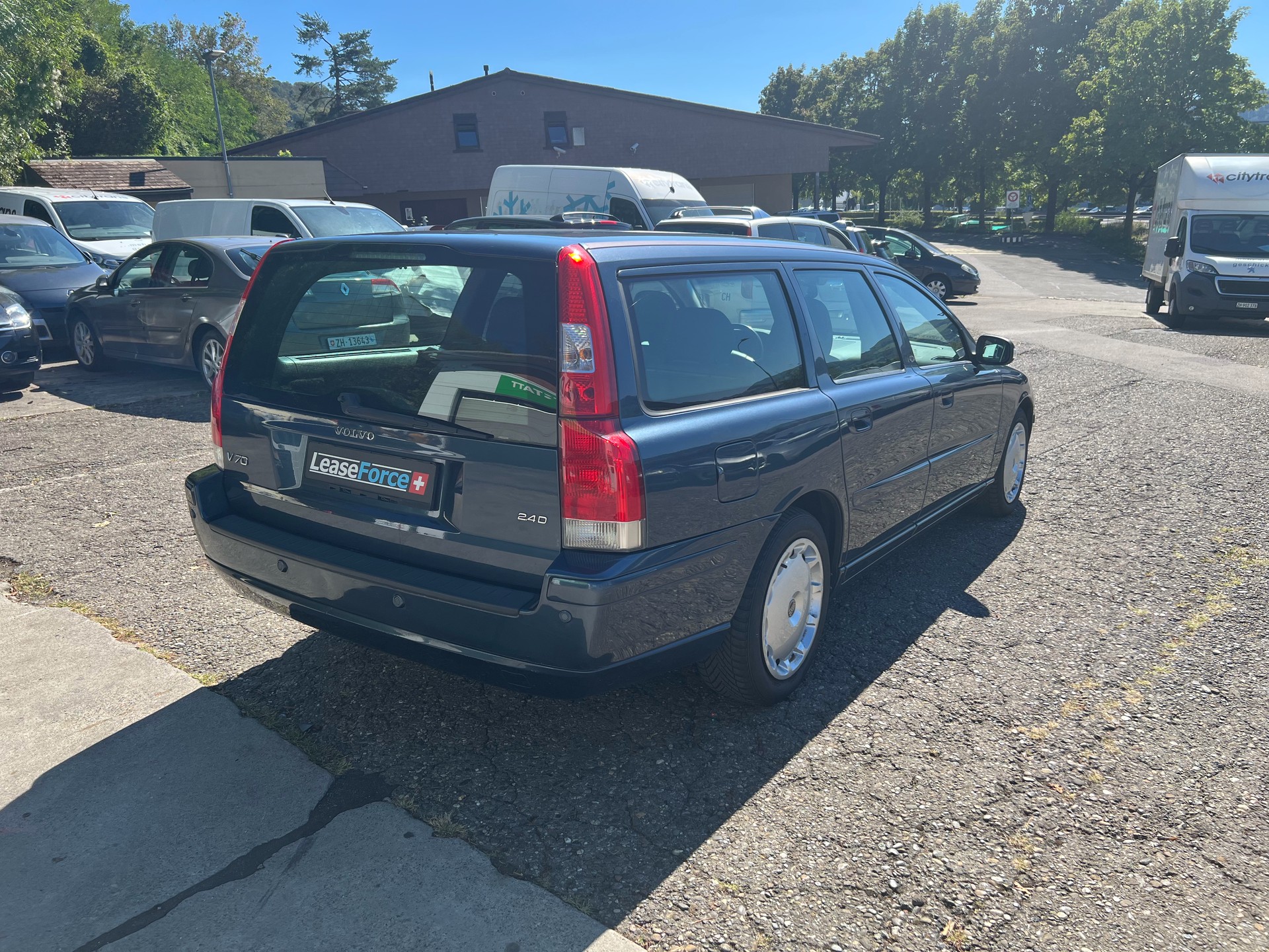 VOLVO V70 2.4D Momentum Geartronic-image-4