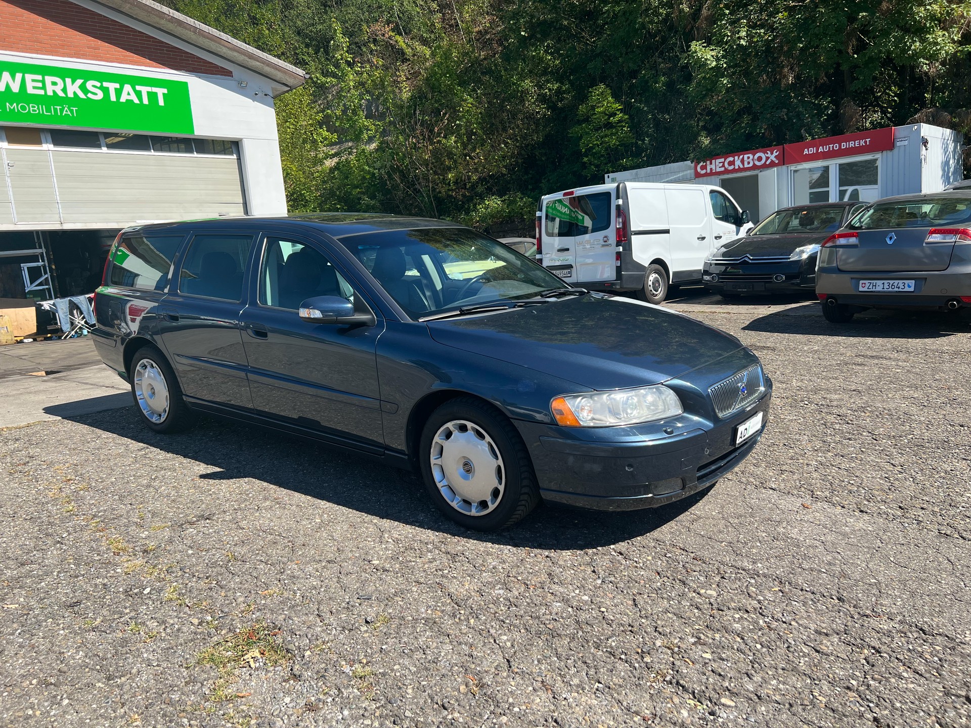 VOLVO V70 2.4D Momentum Geartronic-image-6