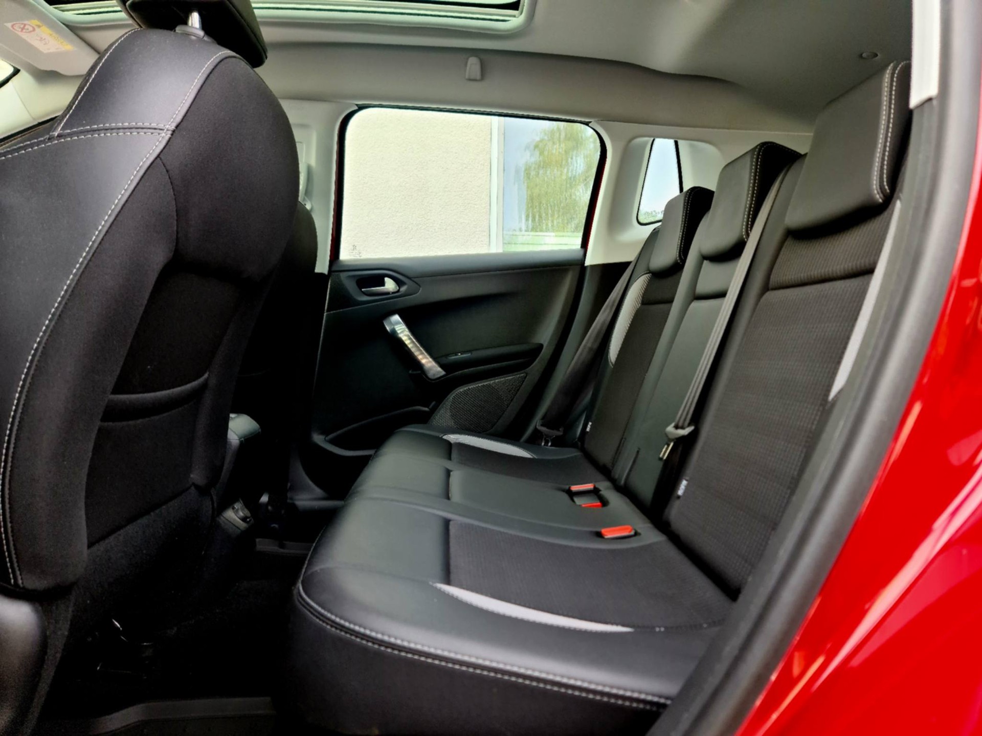 PEUGEOT 2008 1.2 PureTech Active EAT6-image-24