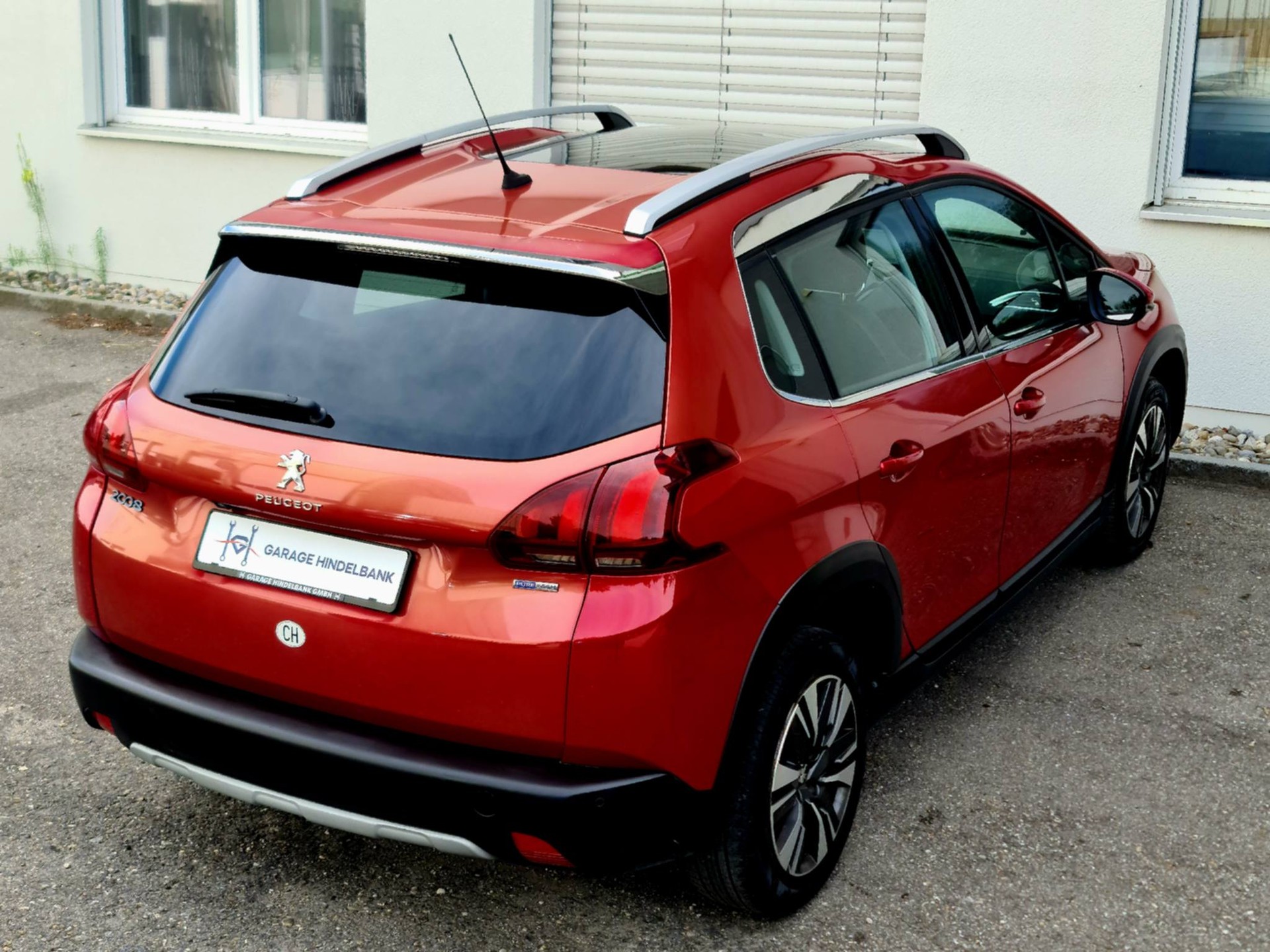 PEUGEOT 2008 1.2 PureTech Active EAT6-image-8