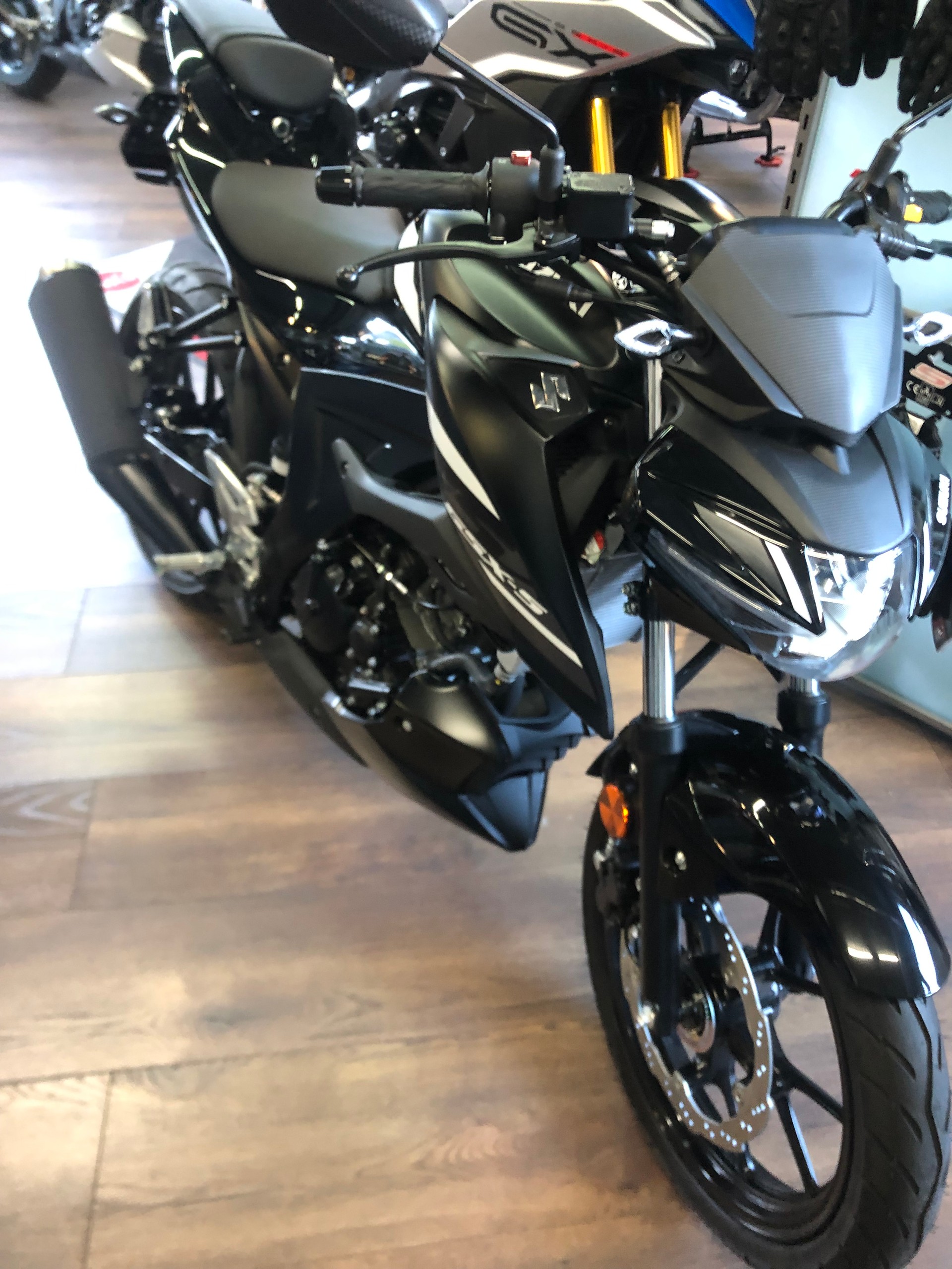 SUZUKI GSX-S 125-image-1