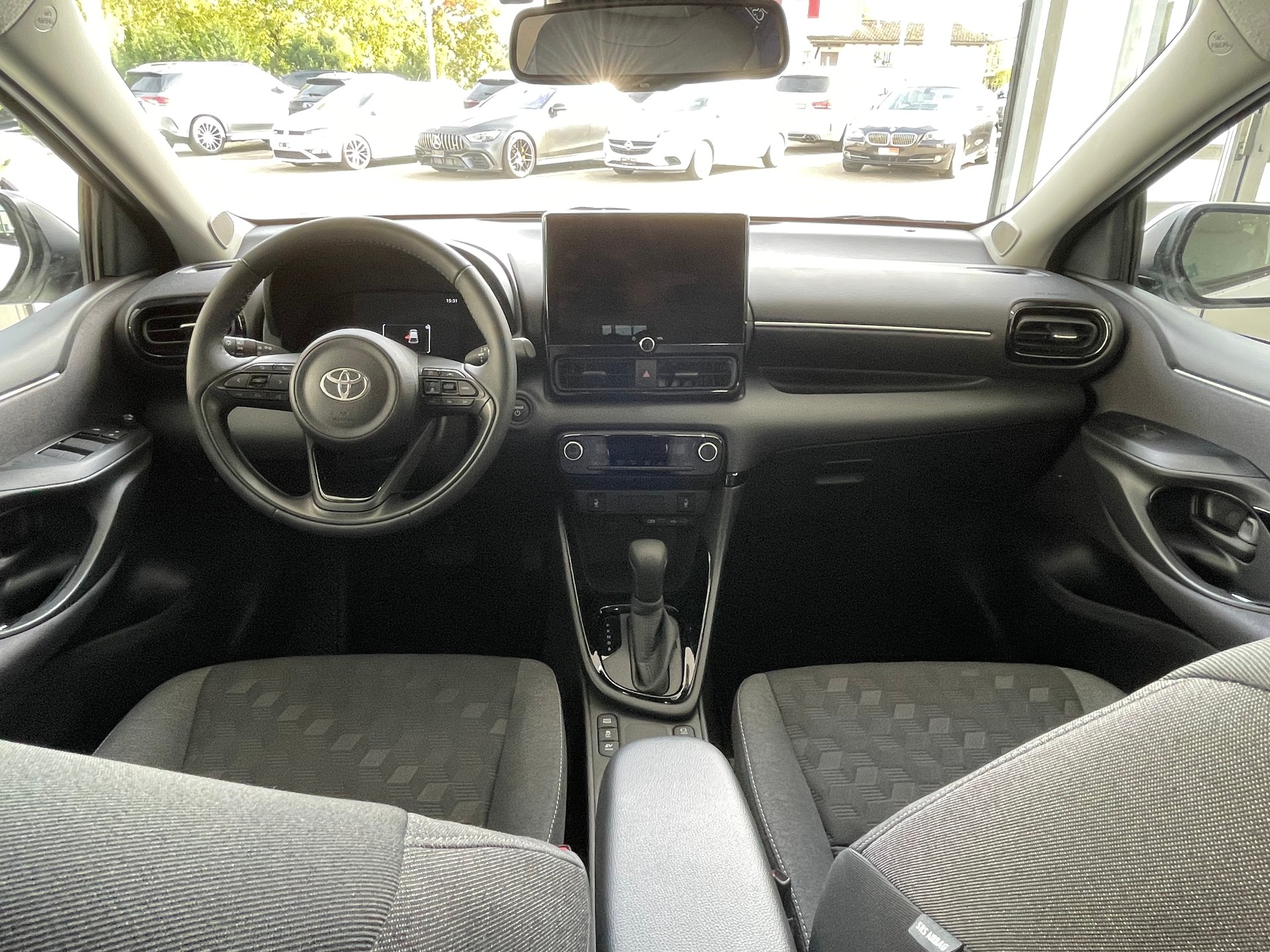 TOYOTA Yaris 1.5 Comfort e-CVT-image-17