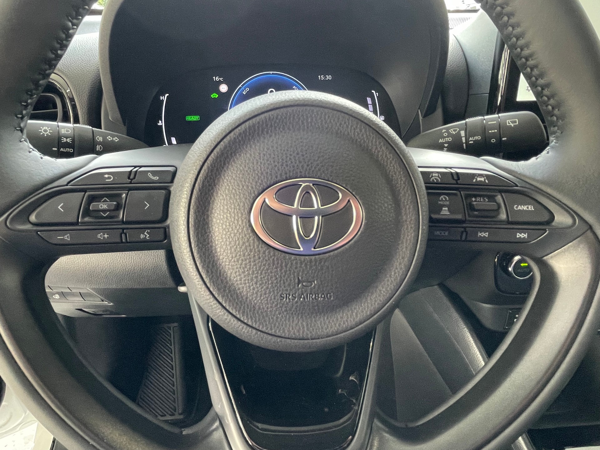TOYOTA Yaris 1.5 Comfort e-CVT-image-15