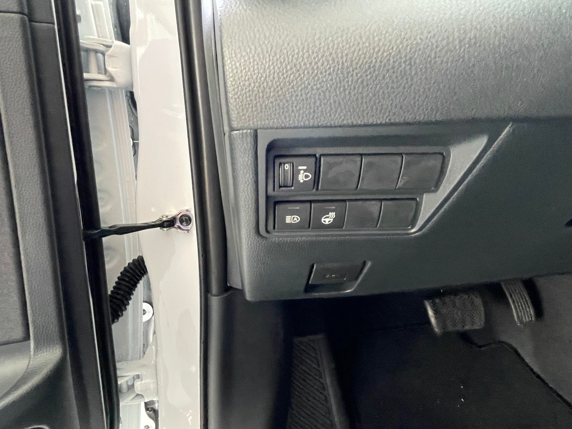 TOYOTA Yaris 1.5 Comfort e-CVT-image-9