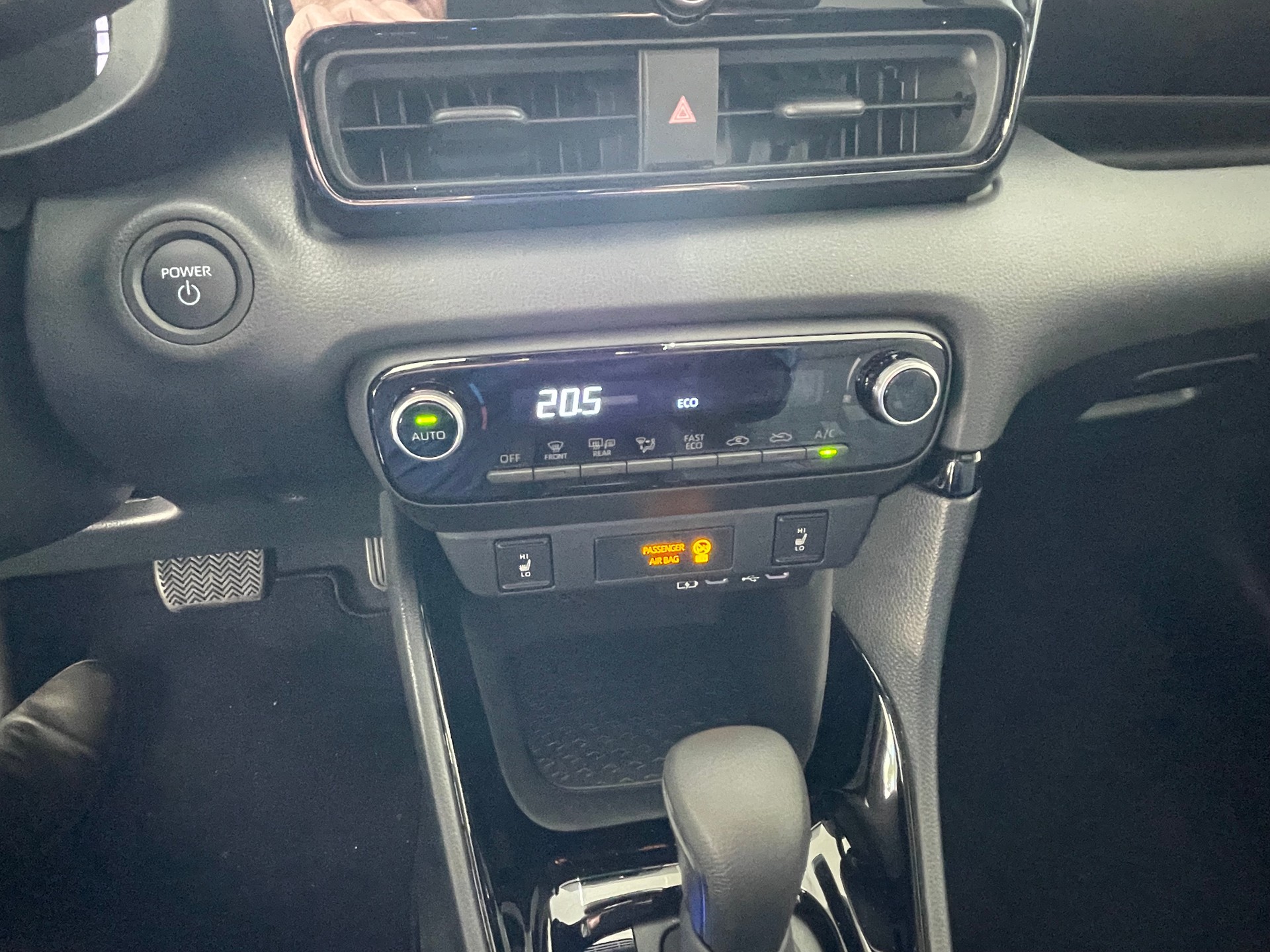 TOYOTA Yaris 1.5 Comfort e-CVT-image-13
