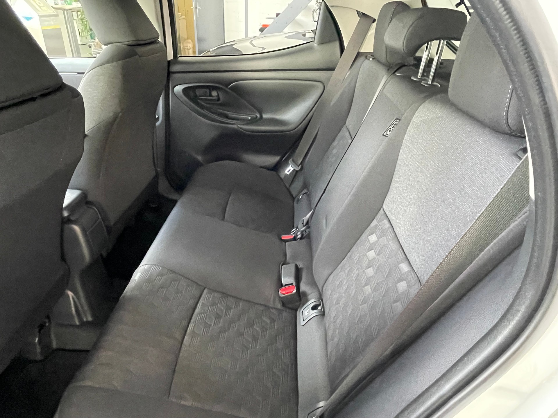 TOYOTA Yaris 1.5 Comfort e-CVT-image-16