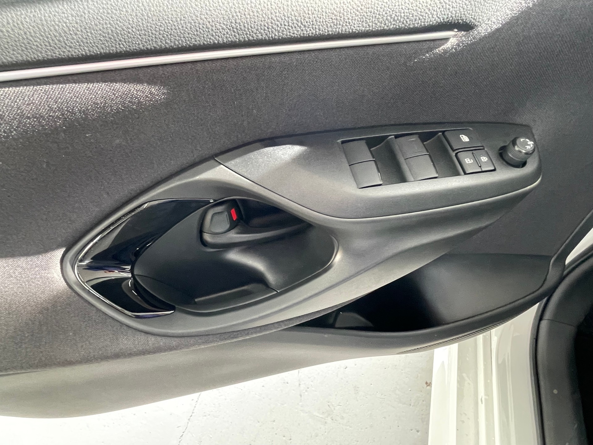 TOYOTA Yaris 1.5 Comfort e-CVT-image-6
