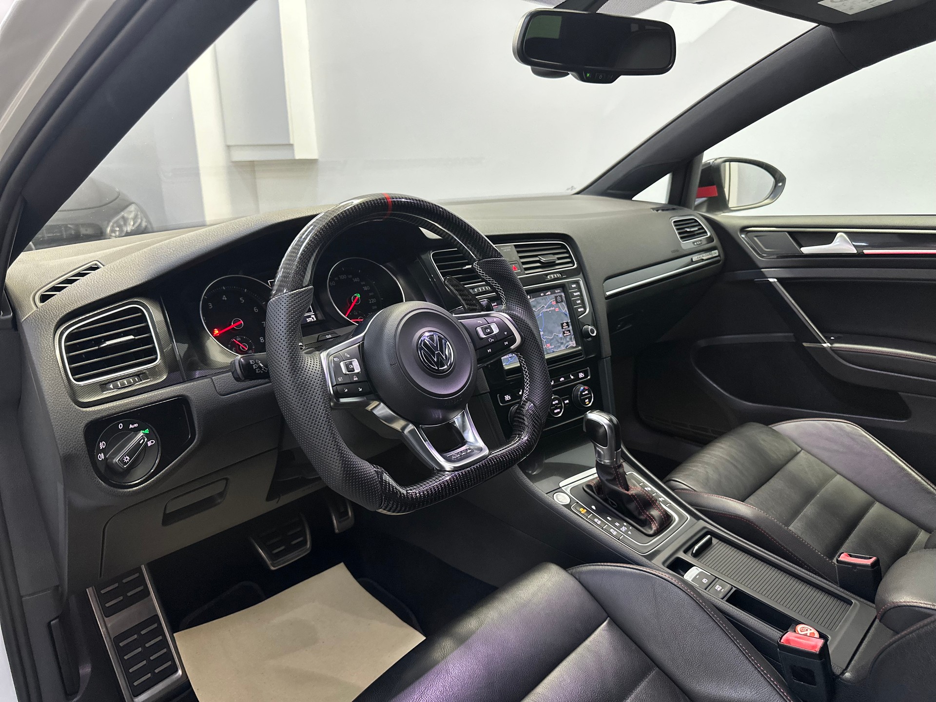 VW Golf 2.0 TSI GTI Performance DSG-image-13