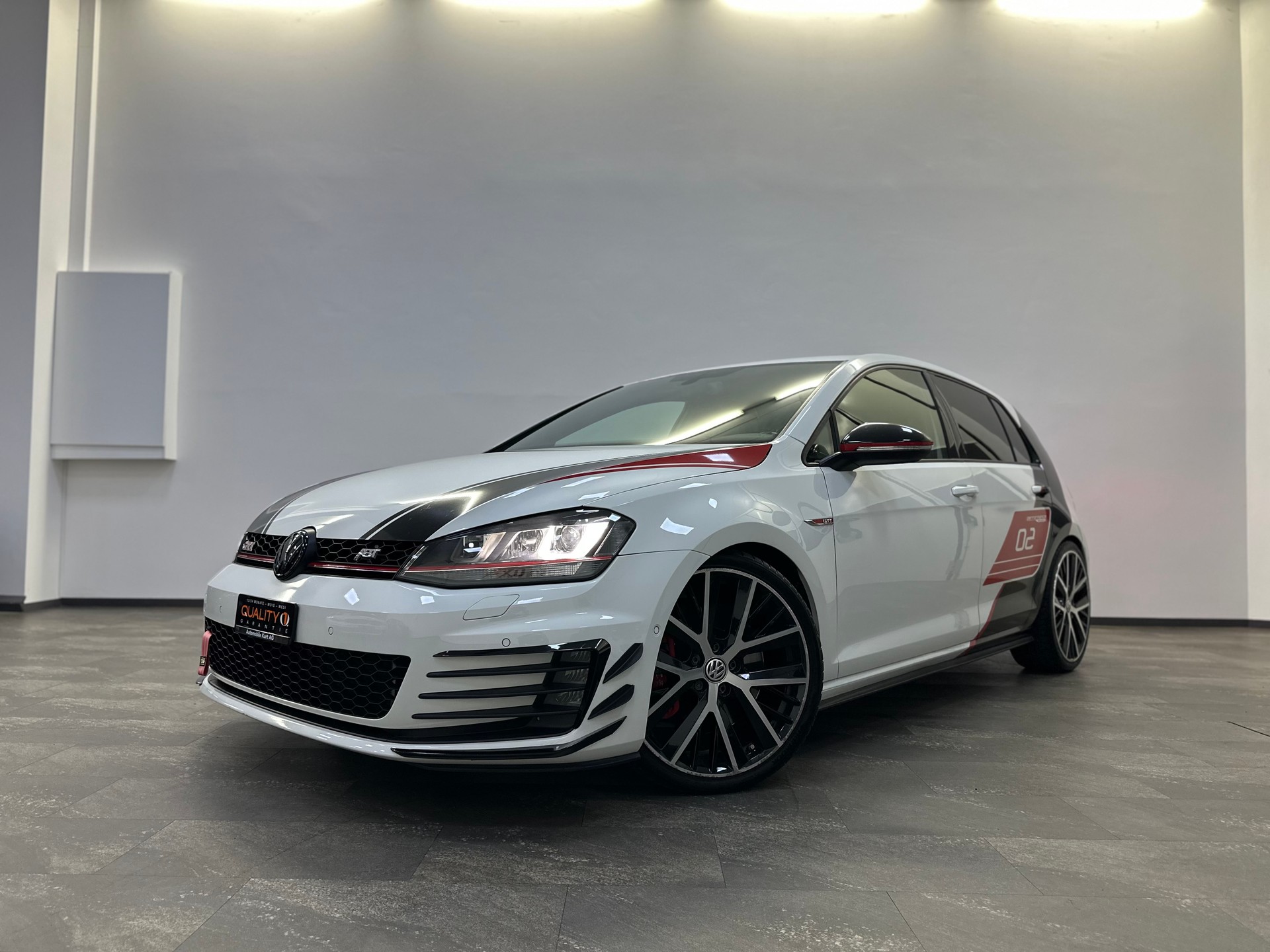 VW Golf 2.0 TSI GTI Performance DSG-showroom-element-1