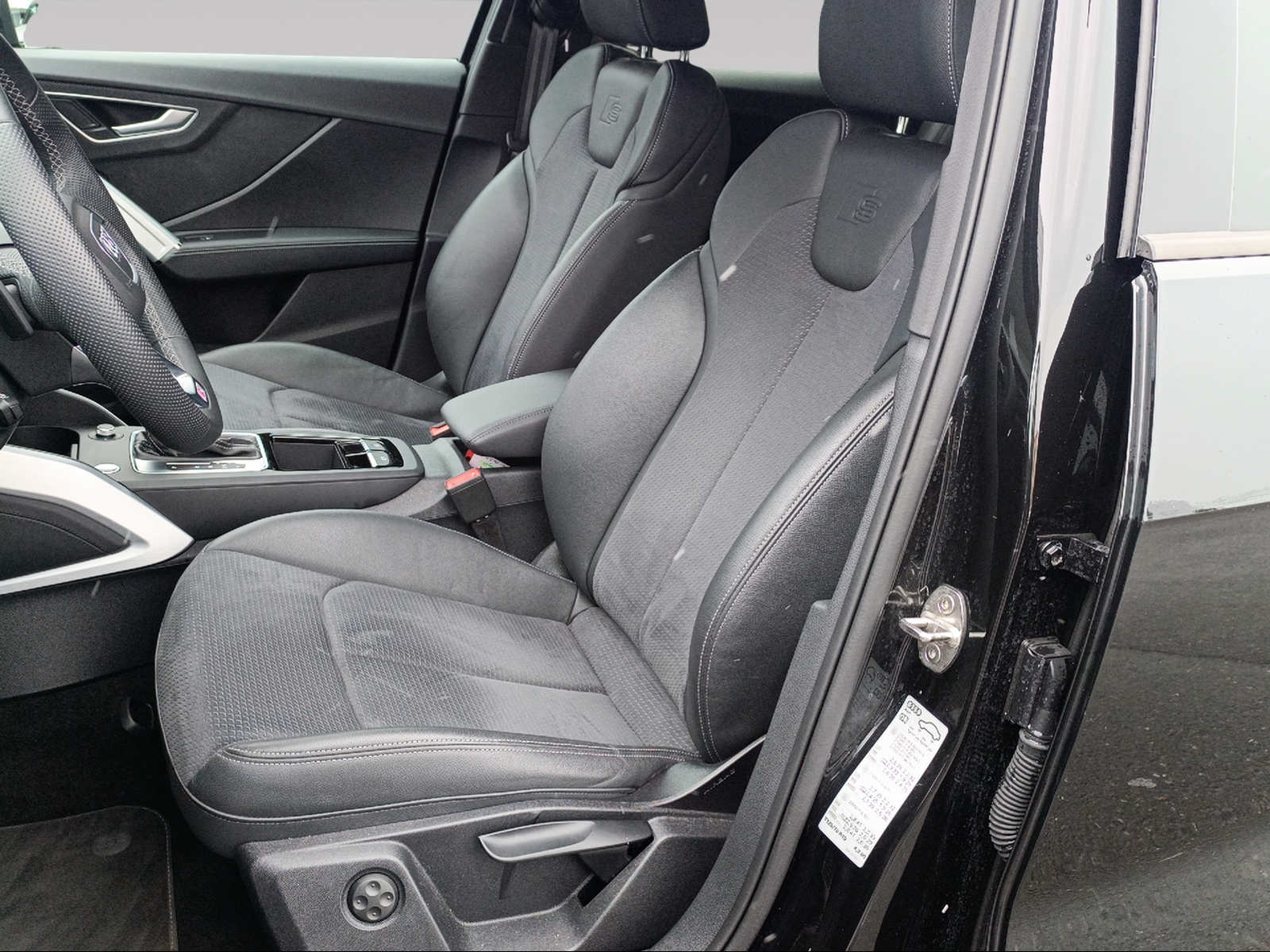 AUDI Q2 40 TFSI S line quattro S-tronic-image-7
