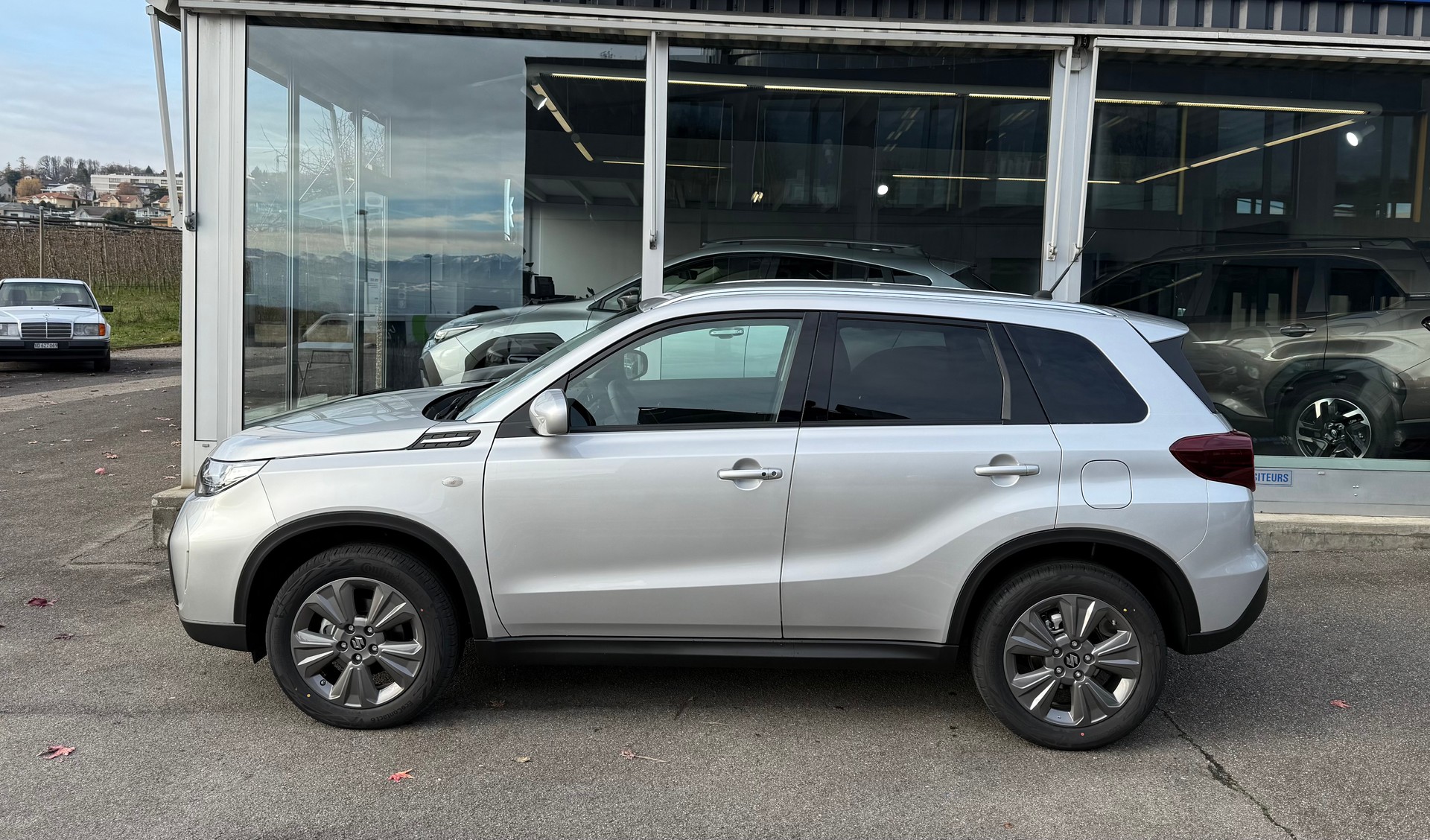 SUZUKI Vitara 1.4 Boosterjet Compact + 4x4 Hybrid Automatic-image-3