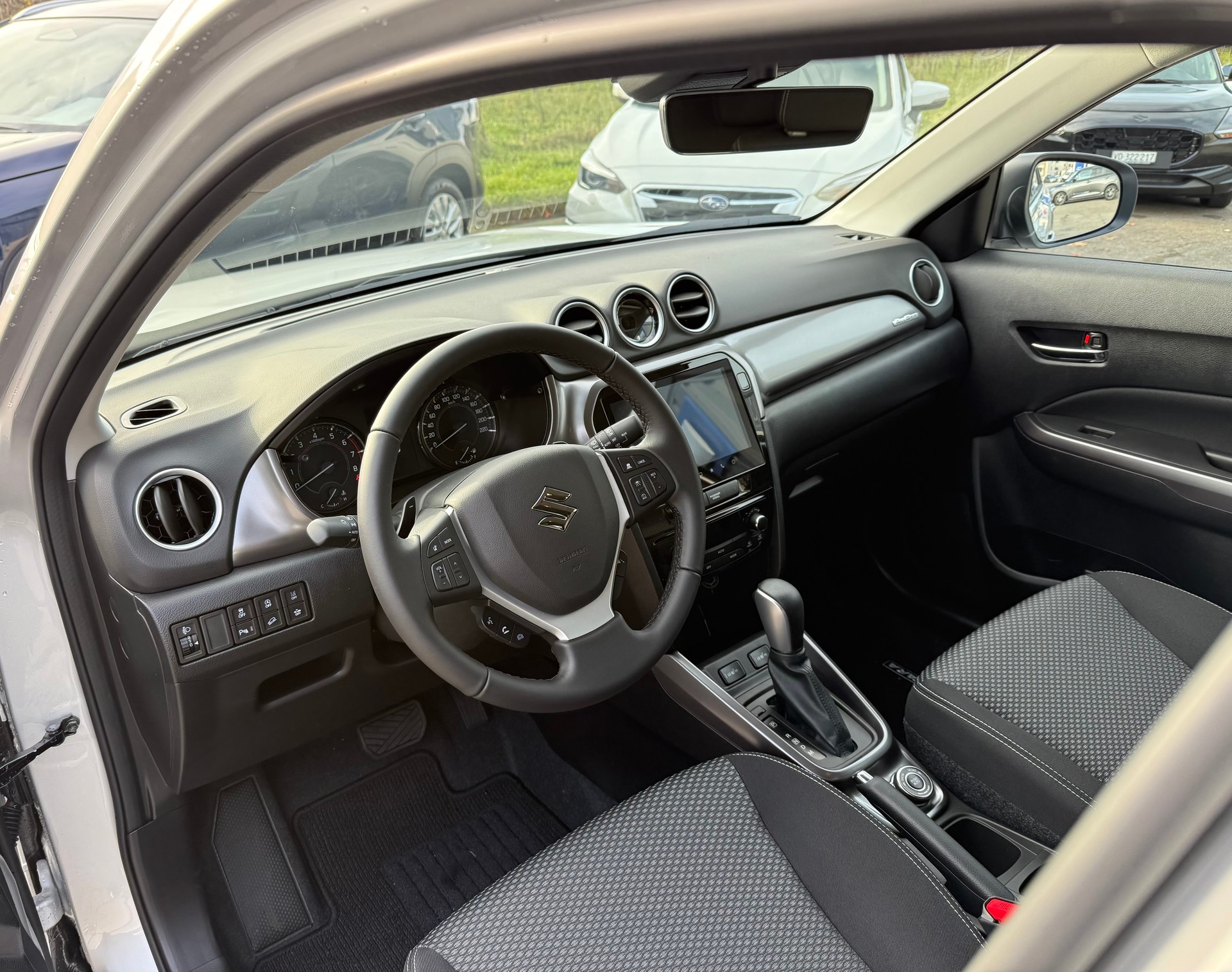 SUZUKI Vitara 1.4 Boosterjet Compact + 4x4 Hybrid Automatic-image-6