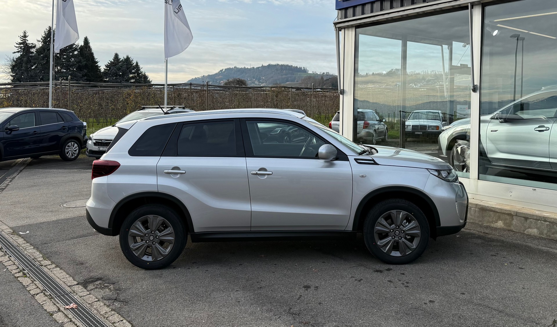 SUZUKI Vitara 1.4 Boosterjet Compact + 4x4 Hybrid Automatic-image-9