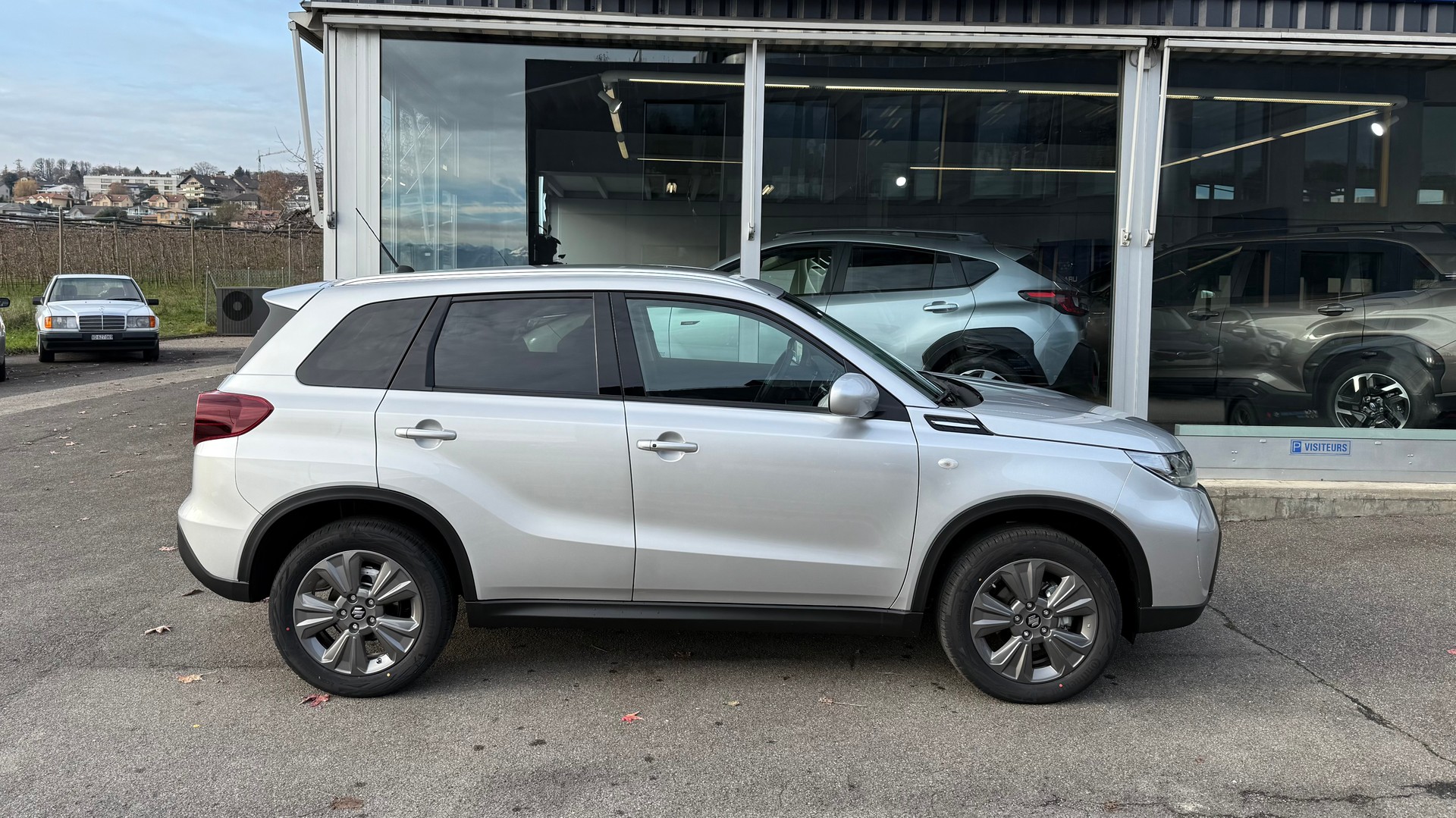 SUZUKI Vitara 1.4 Boosterjet Compact + 4x4 Hybrid Automatic-image-2