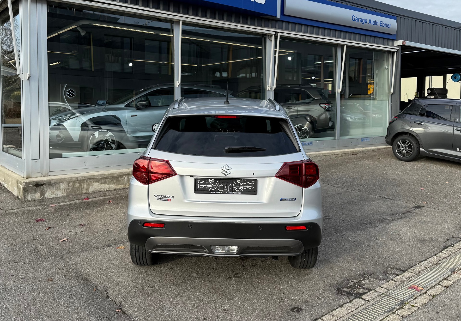 SUZUKI Vitara 1.4 Boosterjet Compact + 4x4 Hybrid Automatic-image-4