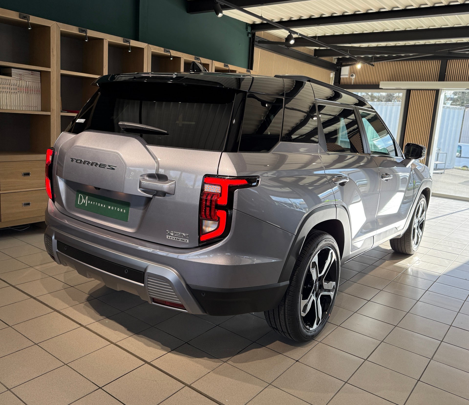 KGM-SsangYong Torres 1.5 TGDI Hybrid Titanium AT-showroom-element-2