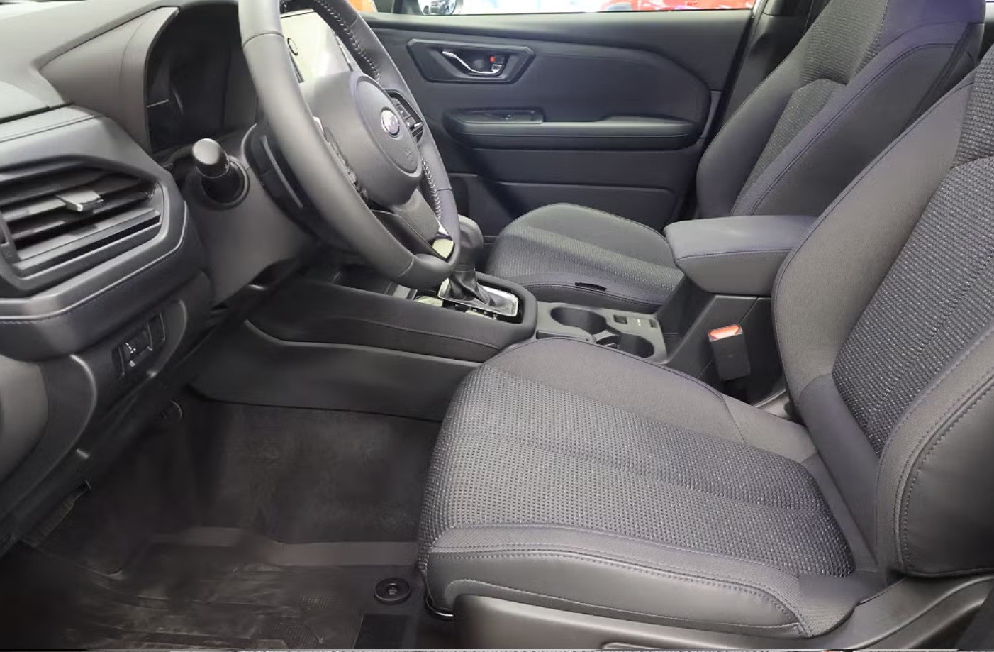 SUBARU Forester 2.0i e-Boxer Advantage Lineartronic-image-5