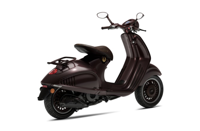 PIAGGIO Vespa 946 125 Horse-showroom-element-1
