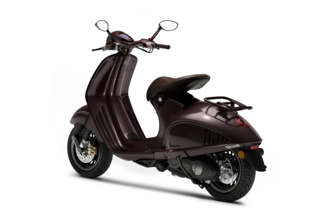 PIAGGIO Vespa 946 125 Horse-showroom-element-3