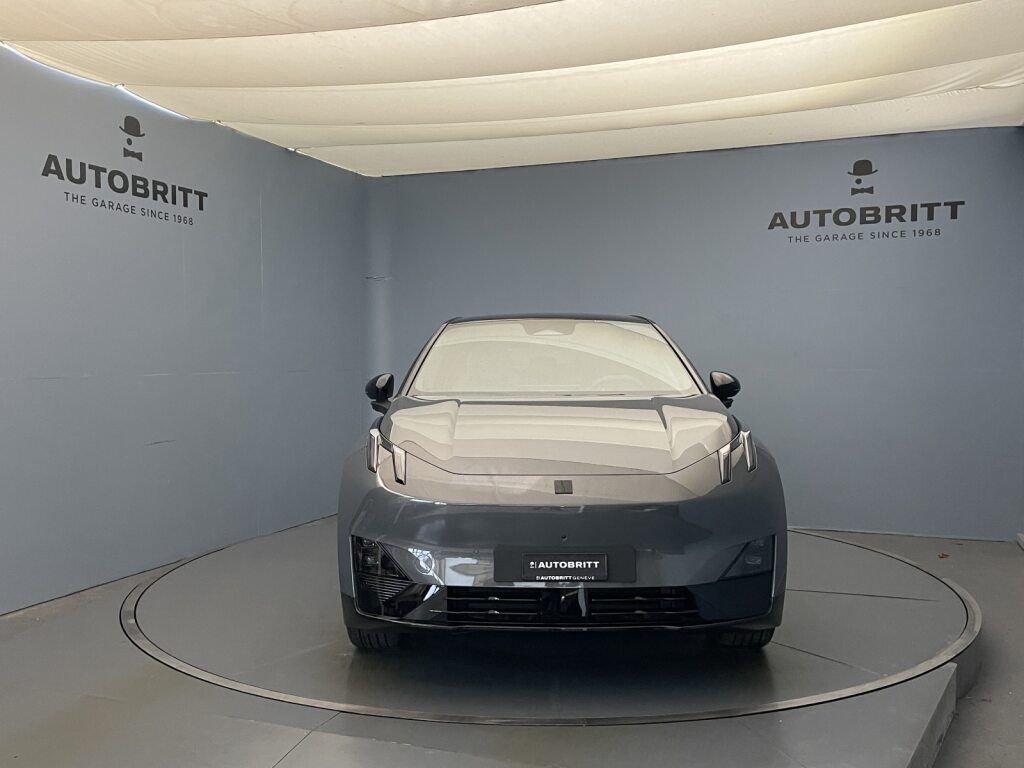 LYNK & CO 02 More-showroom-element-1