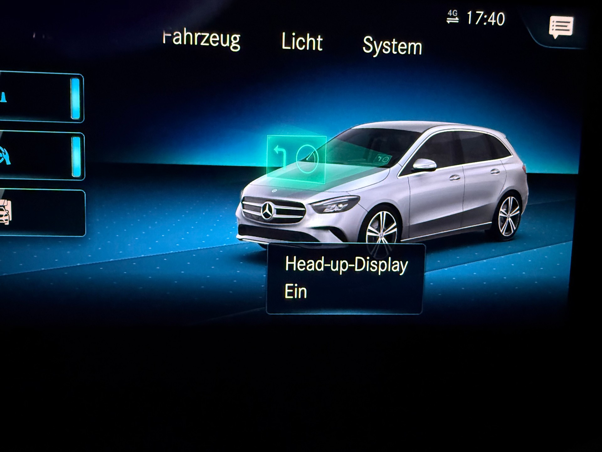 MERCEDES-BENZ B 200 AMG Line 7G-DCT-image-12